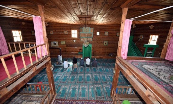 126 عاما ..  مسجد خشبي بلا مسامير يتحدى الزمن- (صور)