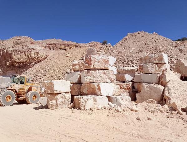 إغلاق مقلع غير مرخَّص في لواء كفرنجة وتوقيف صاحبه