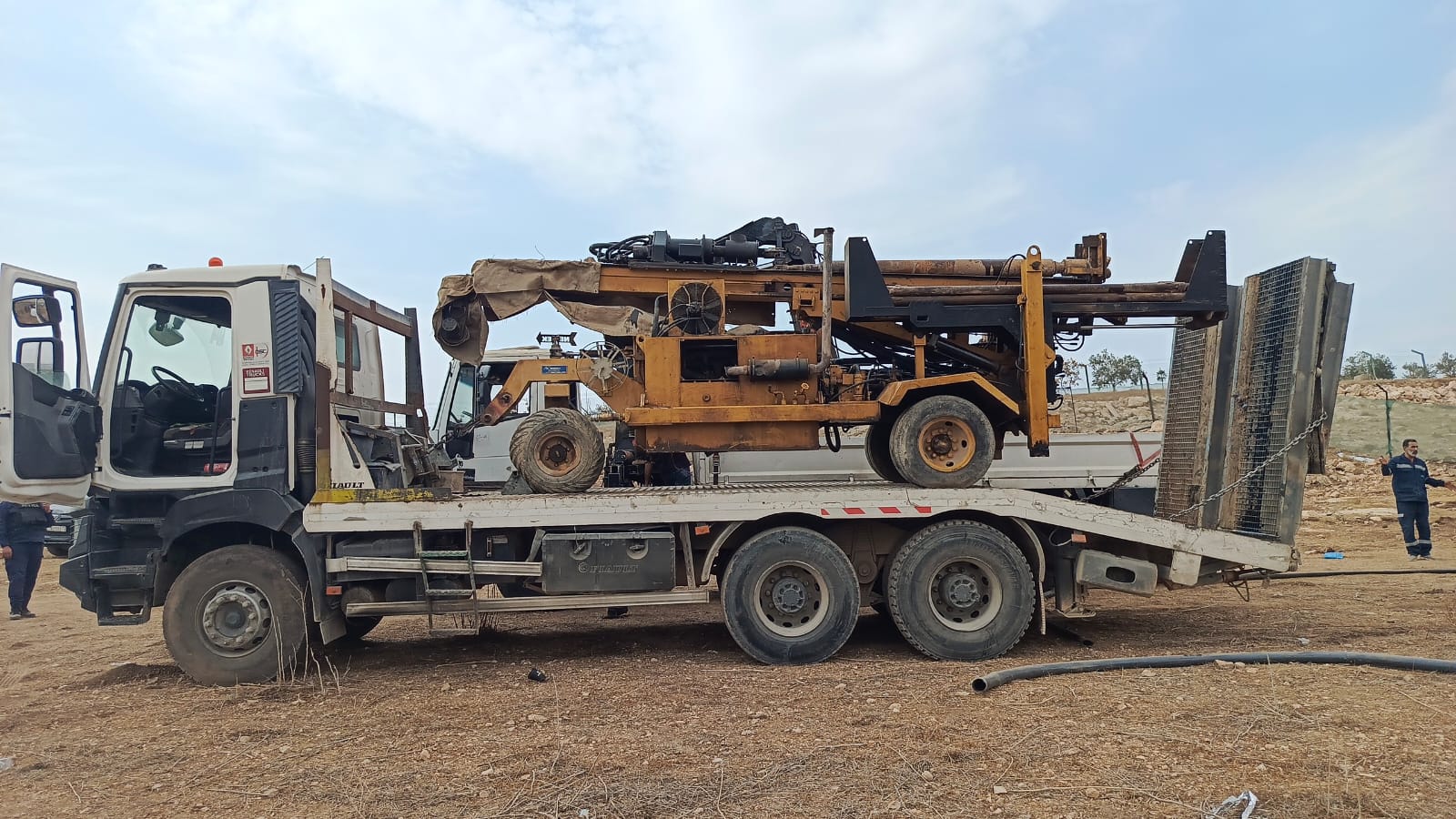 المياه : ضبط حفارة مخالفة في ام الدنانير 