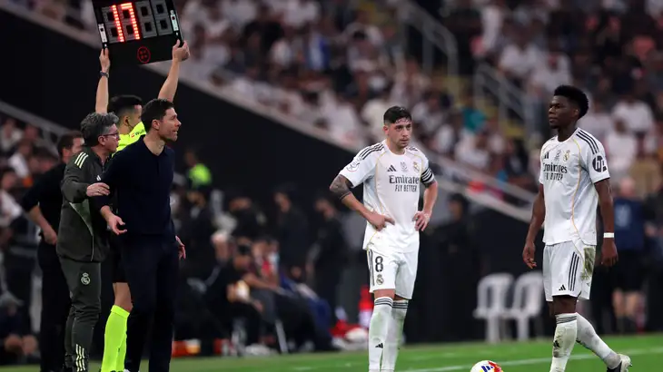 ألونسو يفجر مفاجأة بشأن فينيسيوس بعد خسارة السوبر