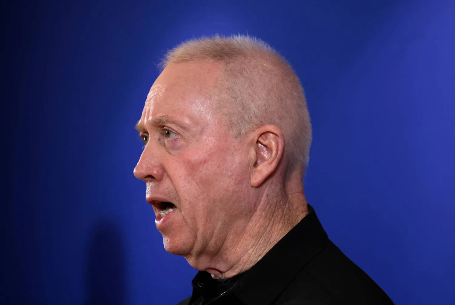 اتهام رجل إسرائيلي بالتجسس على غالانت لصالح إيران 