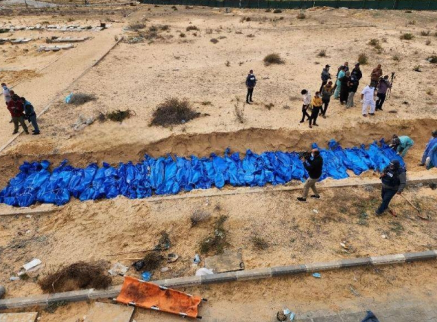 بدء عملية انتشال جثامين 55 فلسطينيا من تحت أنقاض 13 منزلا جنوبي غزة