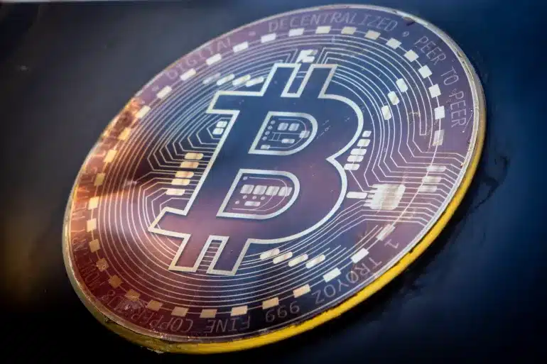 البيتكوين تسحب العملات المشفرة نحو أدنى مستوى في شهور