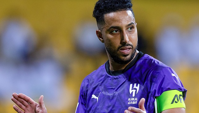 الغموض يحيط بموقف سالم الدوسري من مباراة الهلال والسد