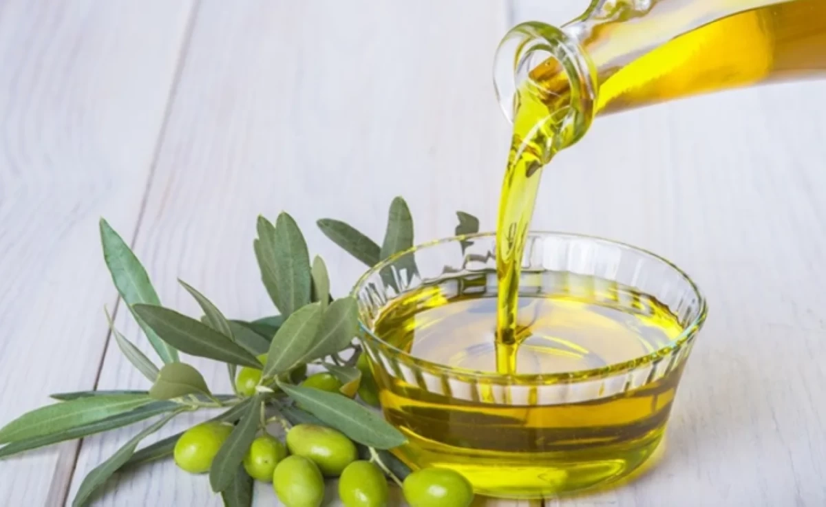 إقبال كثيف وطوابير لشراء زيت الزيتون التونسي