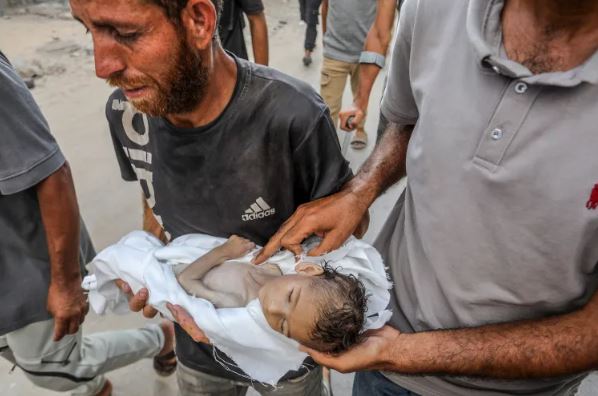 7 شهداء بيوم واحد جراء التجويع بغزة وتحذيرات من تفاقم الوضع