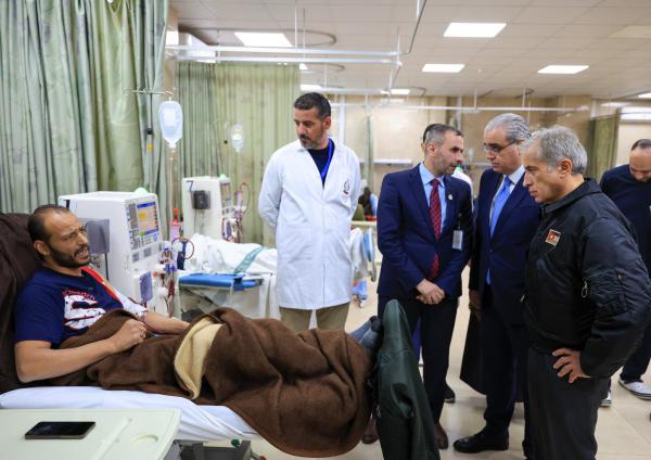 حسّان يوجّه بتوسعة قسم الكلى وتطوير العيادات في مستشفى الأمير الحسين