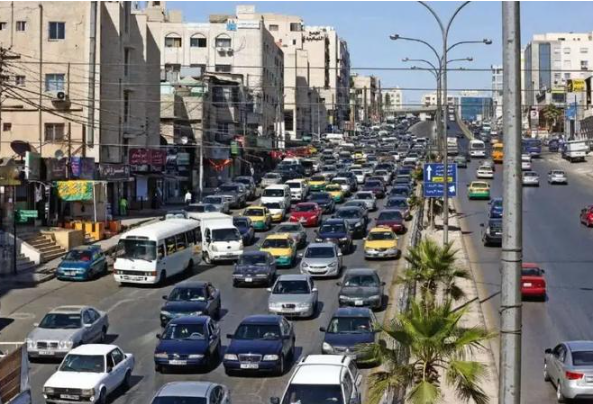 ازدحام مروري خانق في طريق المطار بسبب تعطل مركبة