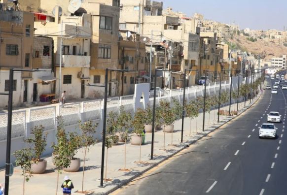 الامانة تباشر أعمال توسعة شارع الجيش في منطقة المحطة