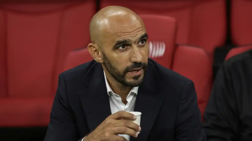 "يفضل مشروعًا آخر" ..  الركراكي يدير ظهره لجميع العروض العربية