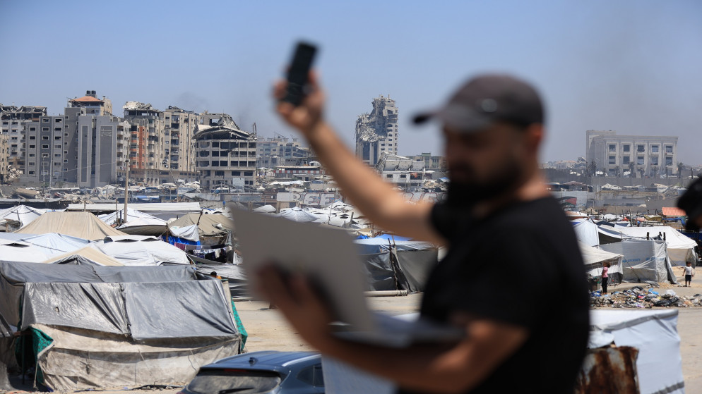 انقطاع الاتصالات والإنترنت يضرب مدينة غزة