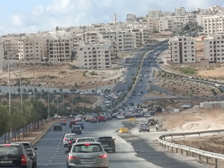 "التوقيت غير مناسب" ..  مواطنون ينتقدون حفريات دوار الفريد وقت الذروة