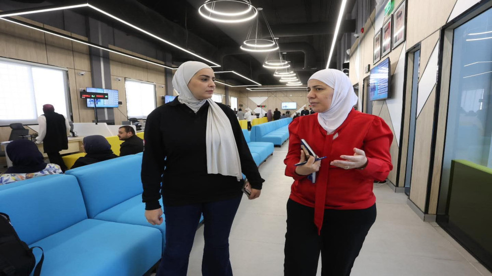 "الاقتصاد الرقمي": 95.5% من المواطنين راضون عن سهولة الإجراءات في مراكز الخدمات الحكومية