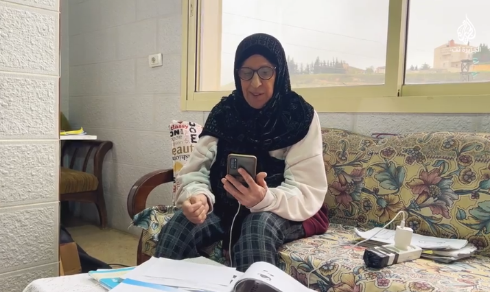 تحت القصف ..  طلاب لبنان يلاحقون التعليم عبر شاشات متقطعة