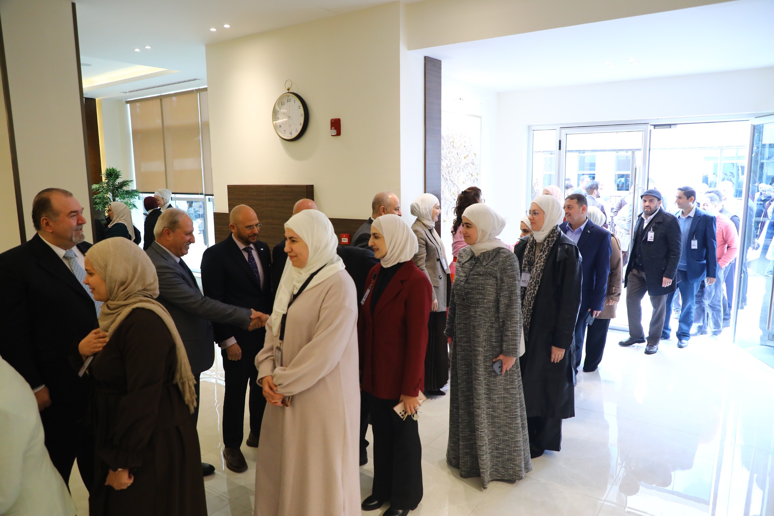 أسرة جامعة الشرق الأوسط تتبادل التهاني بمناسبة عيد الفطر السعيد