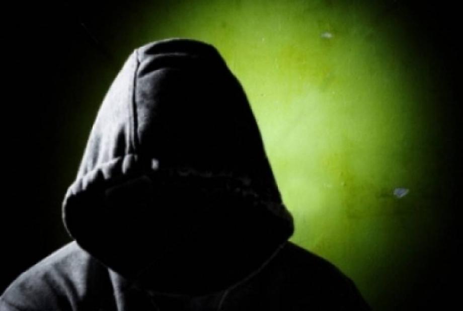 متخابر يسلّم نفسه بعد أن قادت اتصالاته مع الا حتـ.ـلال إلى استشهاد زوجته وأطفاله