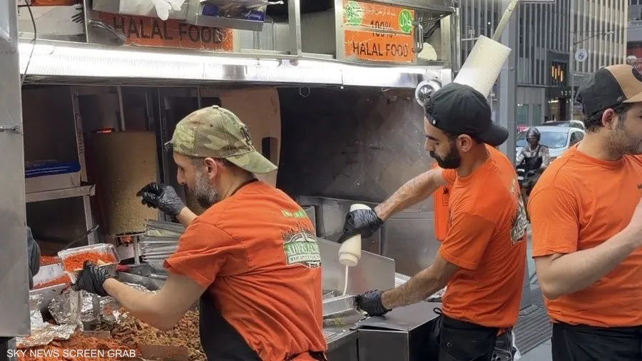 من عربة لأيقونة ..  أطول طابور في نيويورك "من أجل طبق مصري"