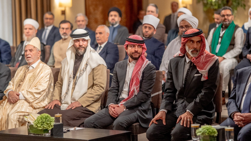 ولي العهد يكرم قيادات مشاركة في أعمال مؤتمر مؤسسة آل البيت الملكية للفكر الإسلامي