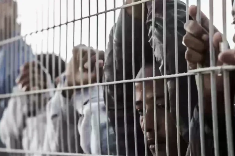 الاحتلال يحرم الأسرى في سجن عوفر من الصيام والإفطار بالوقت الصحيح