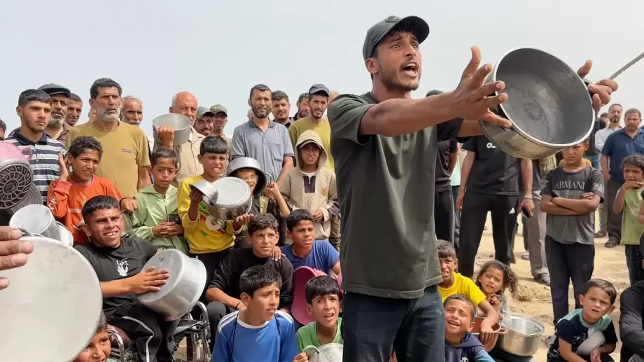 تقليص الوجبات وانقطاع الخبز يهددان آلاف النازحين بالجوع  