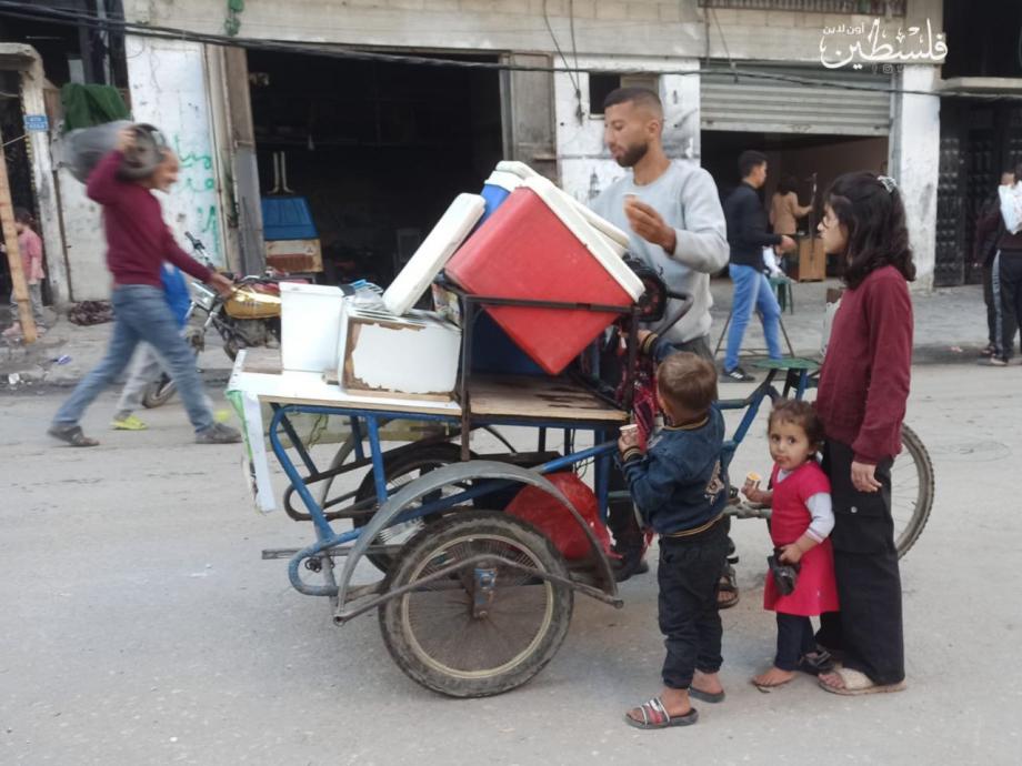 عربات البرّد ..  صمود يتجول بين الرُّكام في شوارع غزَّة 