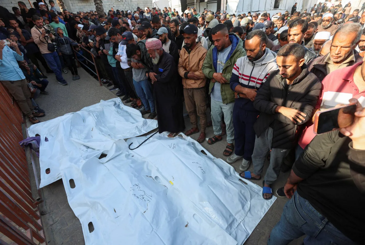 3 شهداء و15 جريحاً في جنوب غزة بعد غارات إسرائيلية