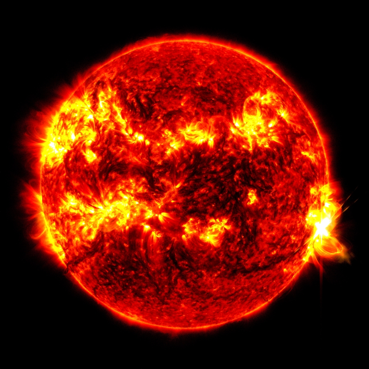 ناسا توثق لحظة انفجار " توهج شمسي" 