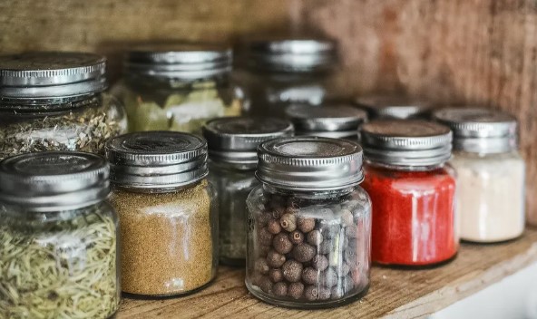 طرق تنظيف برطمانات تخزين الطعام الزجاجية 