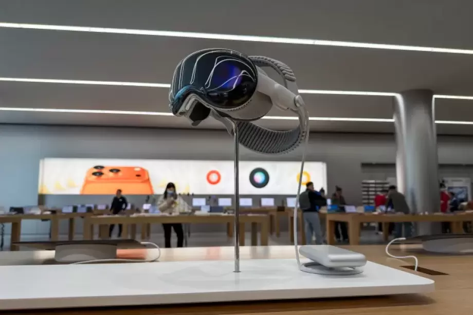 آبل تخفض إنتاج فيجن برو وتؤجل إطلاق آيفون 18 القياسي