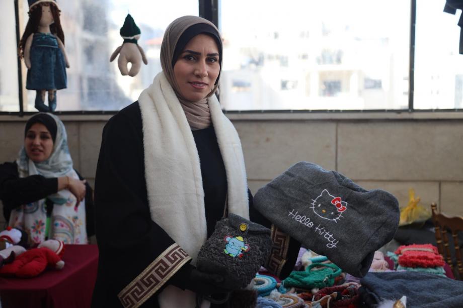 "إبرة وخيط" ..  مبادرة من قلب النُّزوح تمنح النِّساء نافذة أمل 