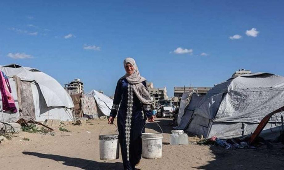 في يومهن العالمي ..  نسوة غزة بين النزوح والفقد وصراع البقاء 