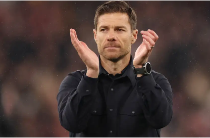 12 تشكيلاً في 18 مباراة ..  كيف يواجه ألونسو ألغاز الدفاع؟