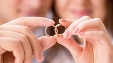 تأخر شباب الثلاثينات بين العمل أو الزواج ..  أين تكمن المشكلة؟