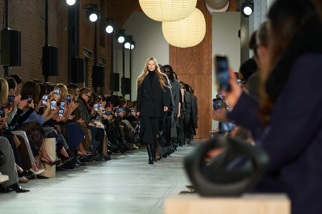 كيف تختارين التنورة التي تُظهرك أنحف في الشتاء؟ 