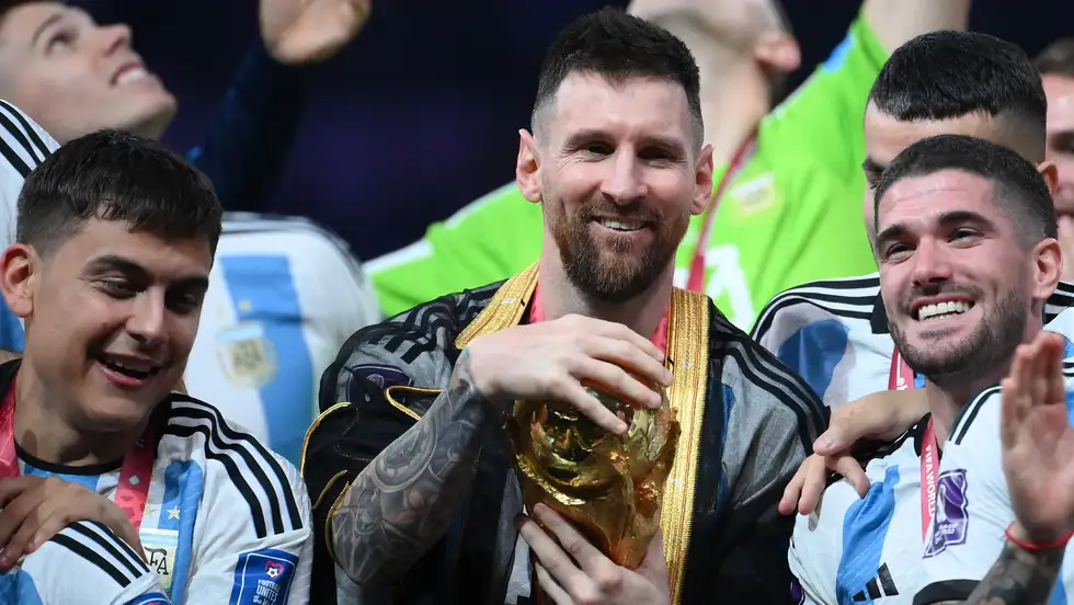 كم عدد أهداف ليونيل ميسي في مسيرته؟