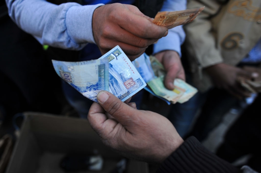 مطالب بزيادة رواتب الموظفين والمتقاعدين… هل تتحرك الحكومة بعد طول انتظار؟