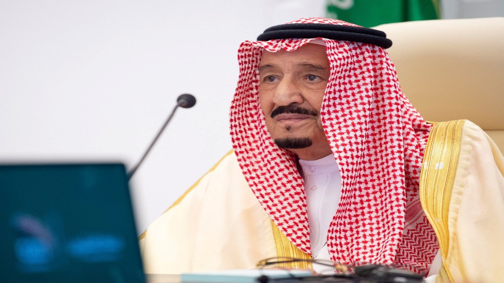 ولي العهد السعودي يطمئن الحكومة على صحة الملك سلمان