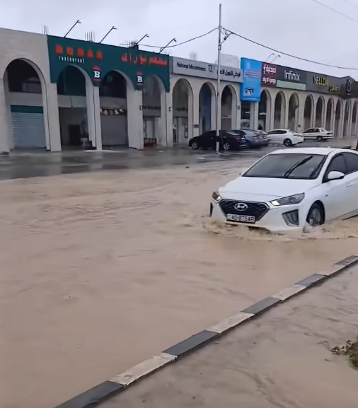 سيول الأمطار تكشف تهالك البنية التحتية في الكرك ومناطق عدة
