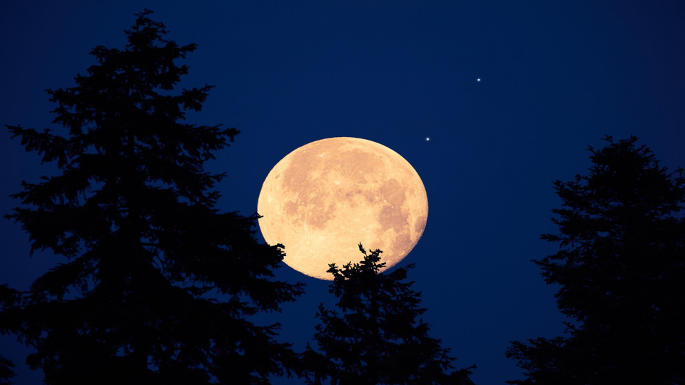 بدران في شهر أيار ..  سماء الأردن والمنطقة على موعد مع "البدر الأزرق"