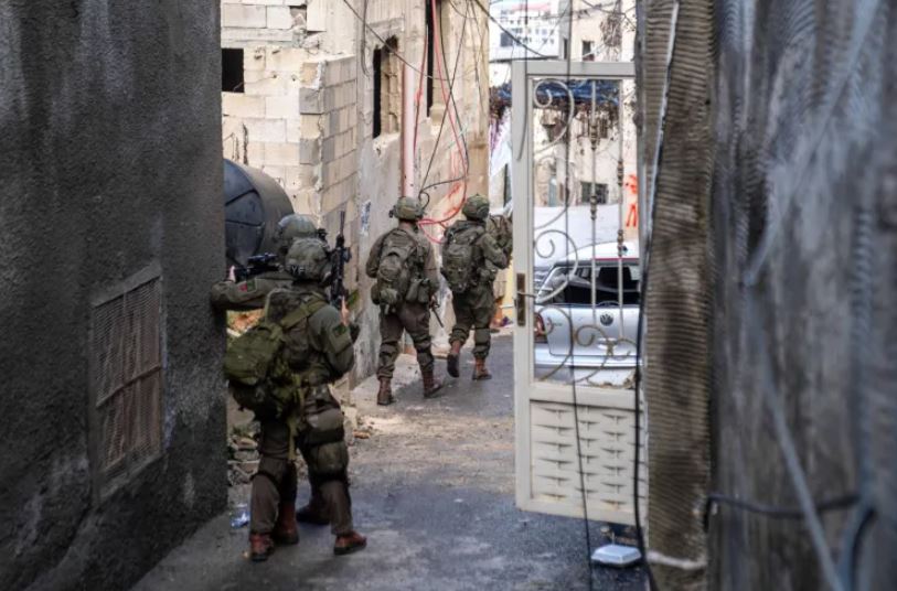 الاحتلال يحوّل منازل المواطنين إلى ثكنات عسكرية في بلدات جنين