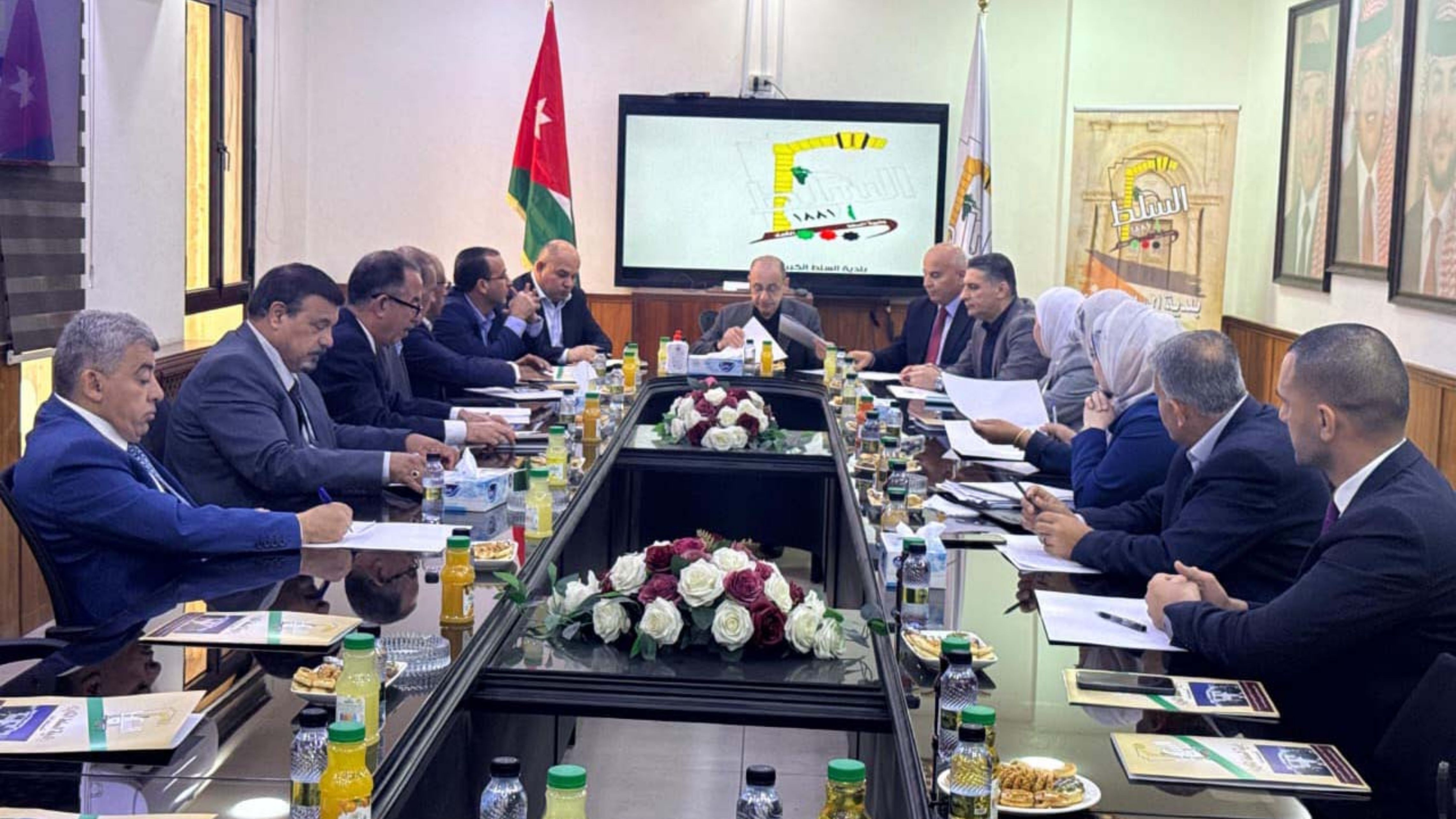 وزير الإدارة المحلية يدعو لضبط نفقات البلديات وزيادة الإيرادات 