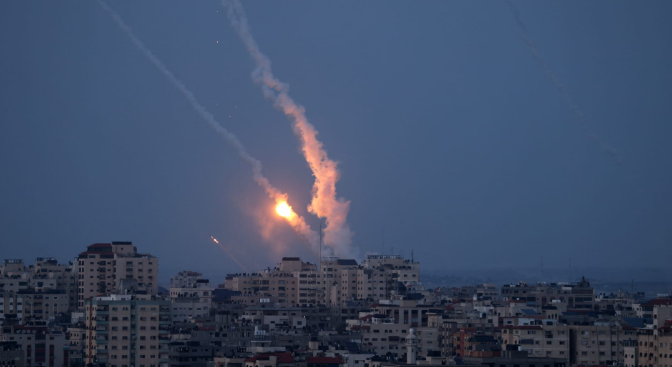 الإذاعة الإسرائيلية: سقوط أجزاء من صواريخ إيرانية بمنطقة القدس