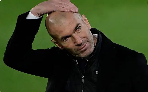زيدان يتجاهل نجوم ريال مدريد ويركض خلف موهوب برشلونة