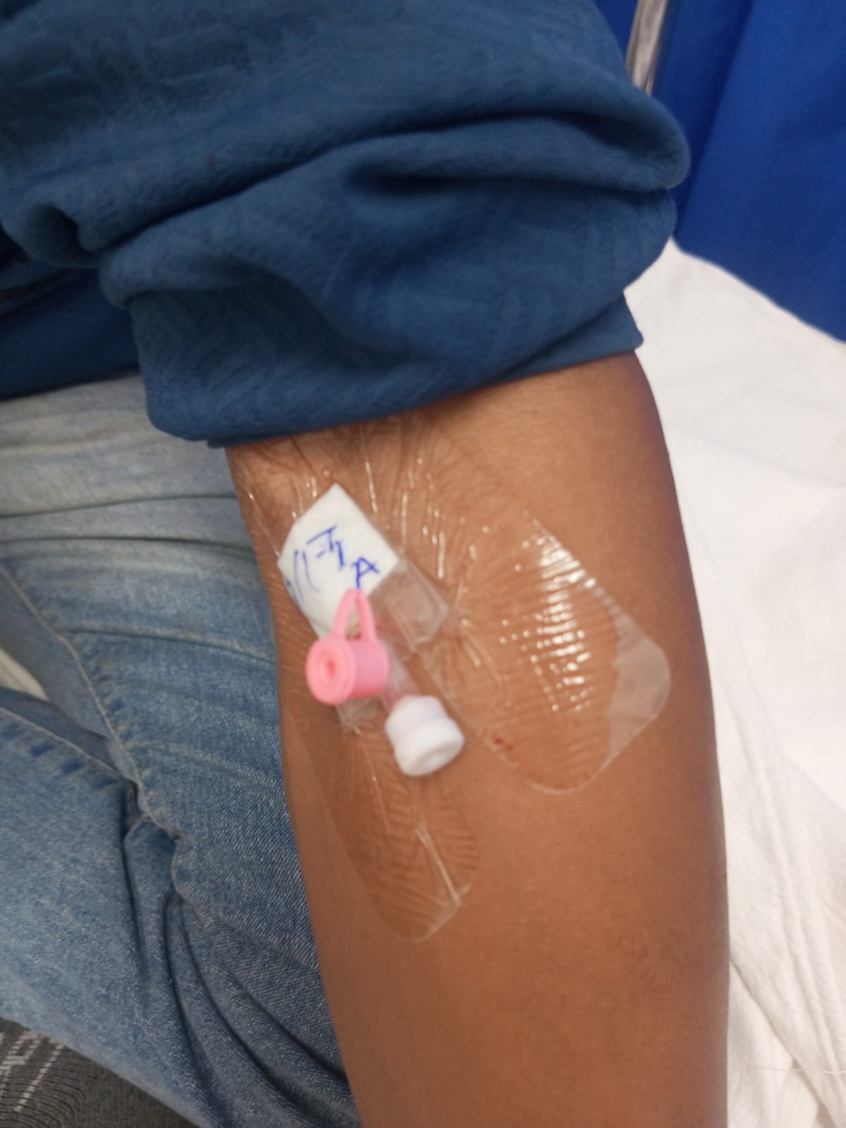 مجموعة أشخاص يعتدون على مواطن ويحطمون مركبته في الجيزة جنوب عمان 