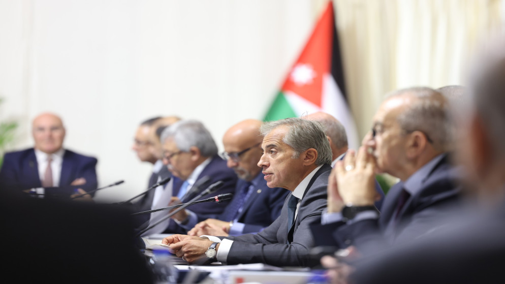 بعد عام على تشكيلها ..  حكومة حسّان تتخذ أكثر من 1000 قرار