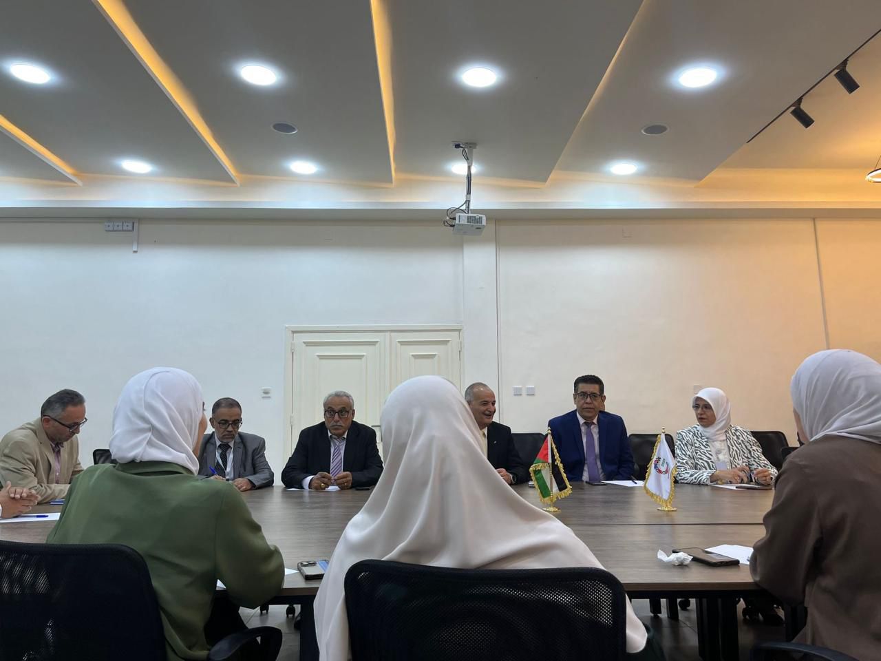 وفد من كتلة نواب جبهة العمل الاسلامي يزورون المؤسسة التعاونية الأردنية 