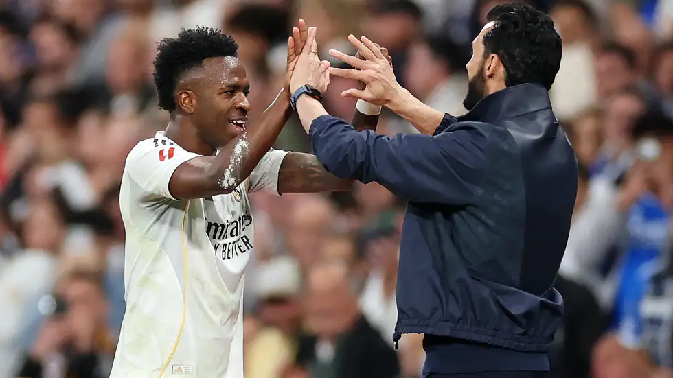 لا أحد يستطيع الاختباء ..  فينيسيوس جونيور يدحض اتهامات التخاذل