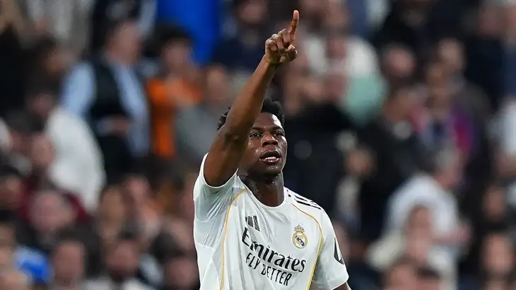 تشواميني: فينيسيوس مميز دائمًا ..  وهذا سر التسجيل في بنفيكا