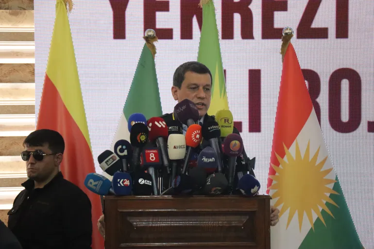 مظلوم عبدي: اتفاق الدمج مع دمشق يتقدم وسحبنا قواتنا لثكناتها