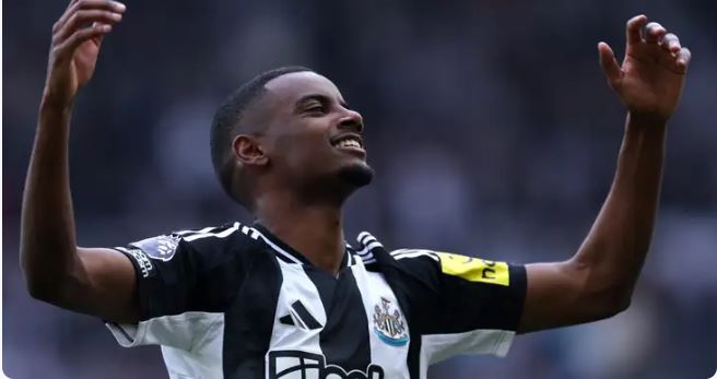 ليفربول يُجهز عرضًا جديدًا لضم إيزاك